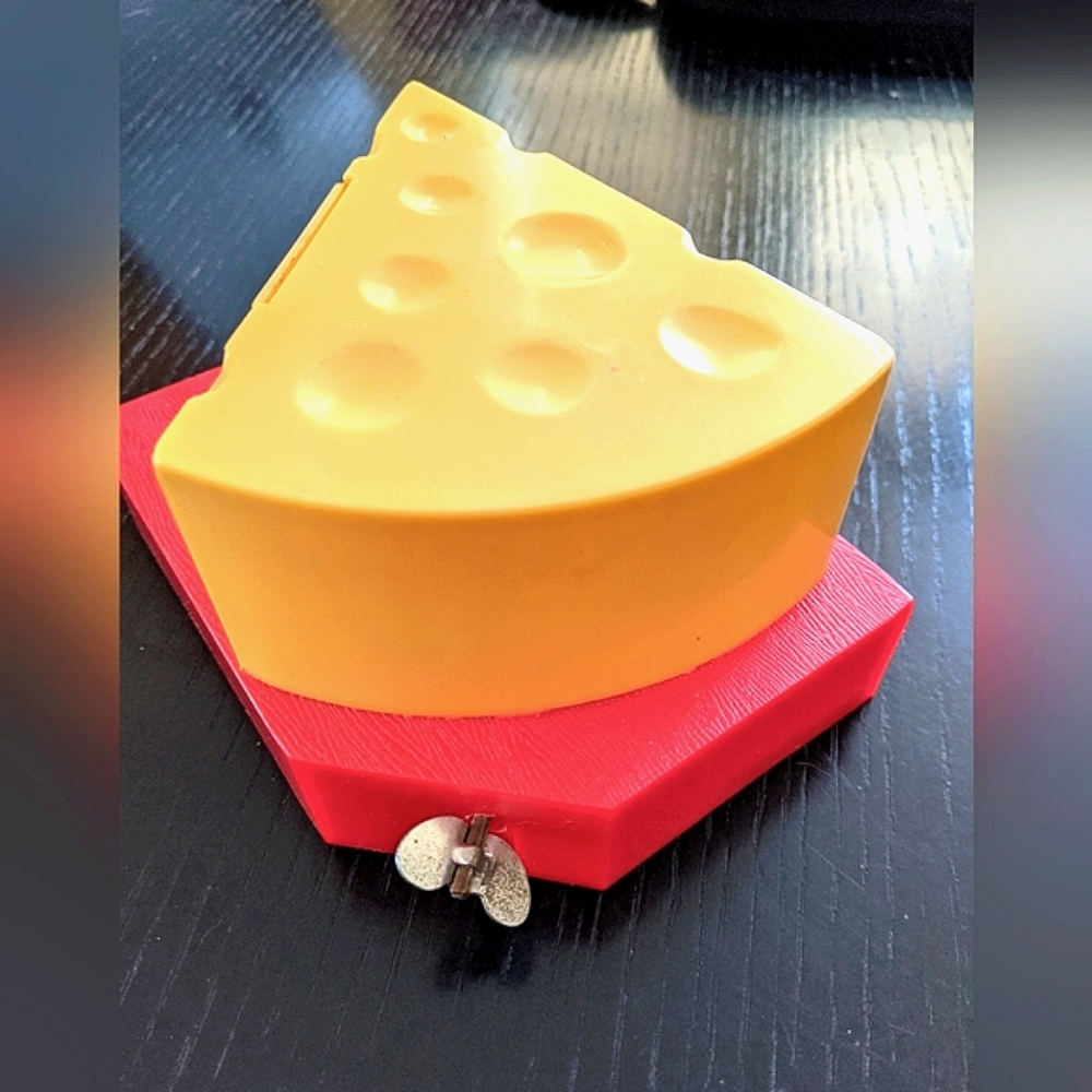 💰🪙Coin Bank - mousey grabs the coin and hides it in his cheese 🧀